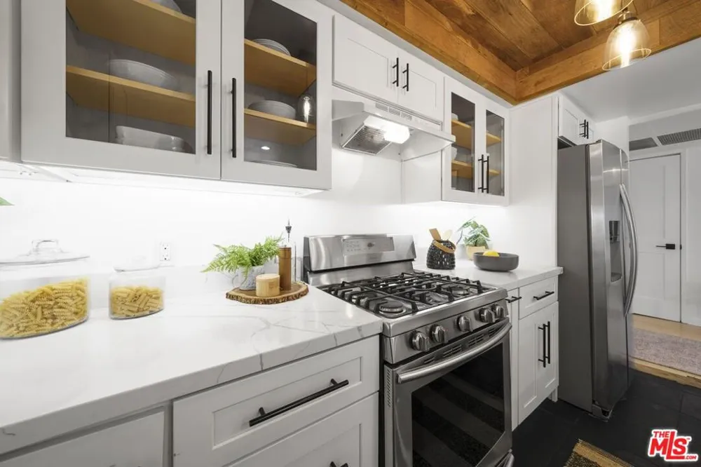 2700 E Cahuenga Boulevard #4121 Los Angeles, CA 90068