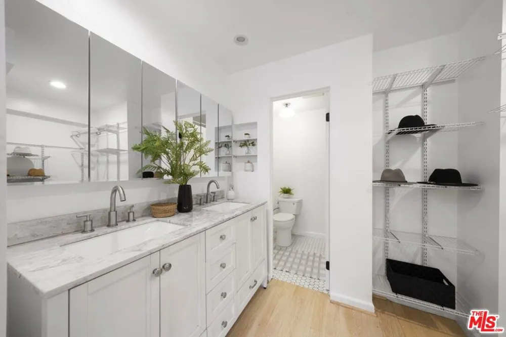 2700 E Cahuenga Boulevard #4121 Los Angeles, CA 90068