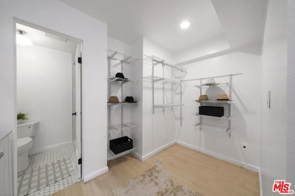 2700 E Cahuenga Boulevard #4121 Los Angeles, CA 90068