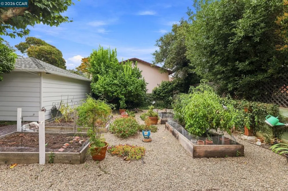 601 Alhambra St Crockett, CA 94525