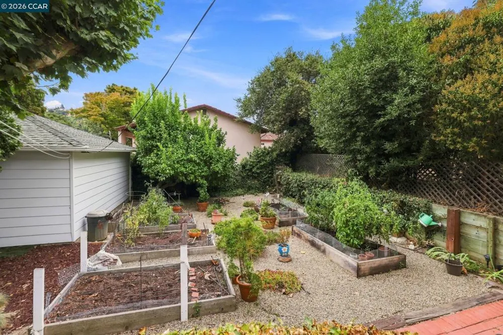 601 Alhambra St Crockett, CA 94525