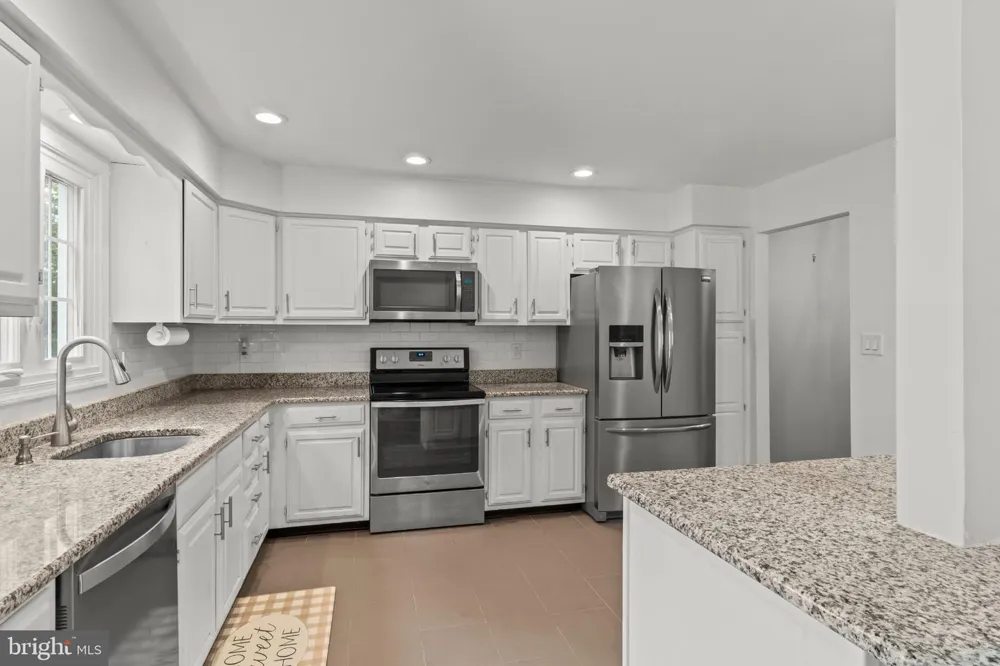 23 HILLTOP LANE Medford, NJ 08055