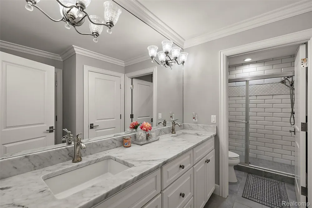3845 Piccadilly Drive Rochester Hills City, MI 48309