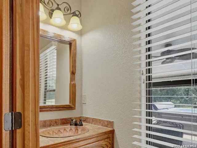 1017 MOUNTAIN DR San Marcos, TX 78666