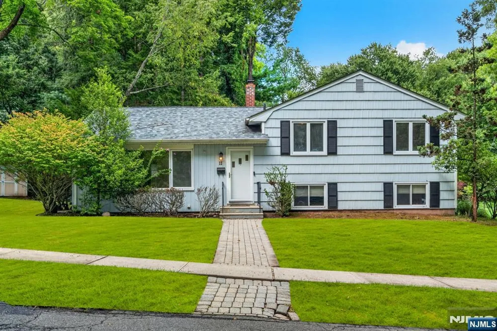 11 Lockwood Lane Closter, NJ 07624