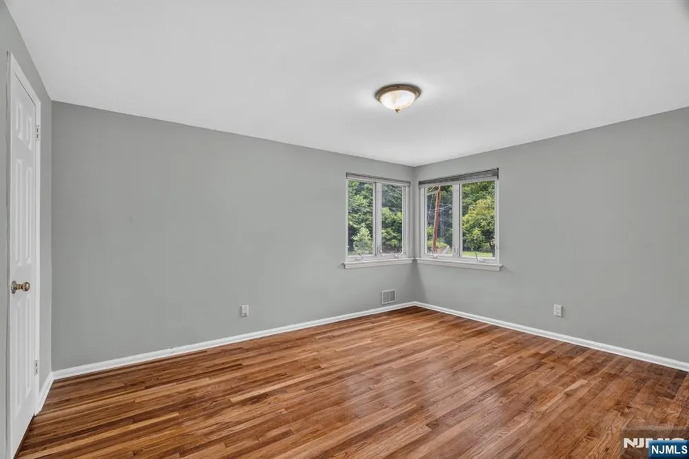 11 Lockwood Lane Closter, NJ 07624
