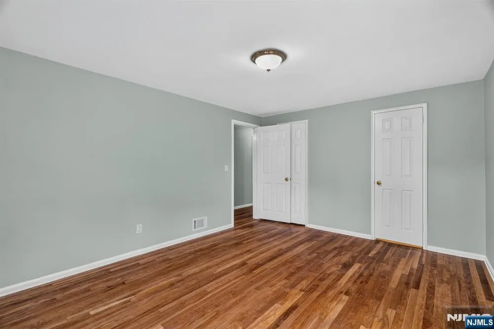 11 Lockwood Lane Closter, NJ 07624