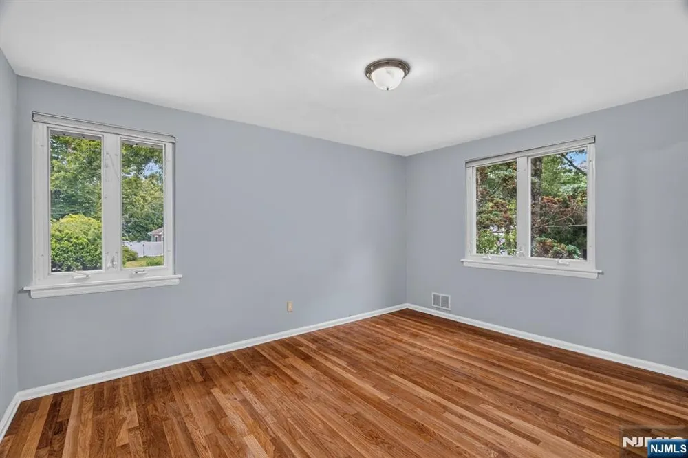 11 Lockwood Lane Closter, NJ 07624