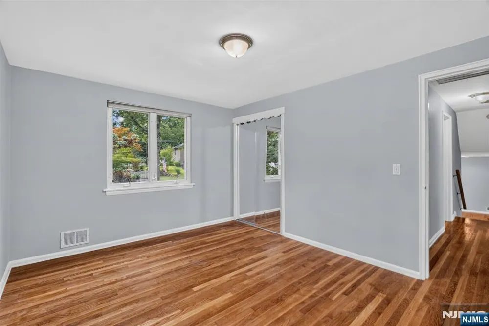 11 Lockwood Lane Closter, NJ 07624