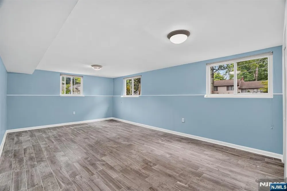 11 Lockwood Lane Closter, NJ 07624