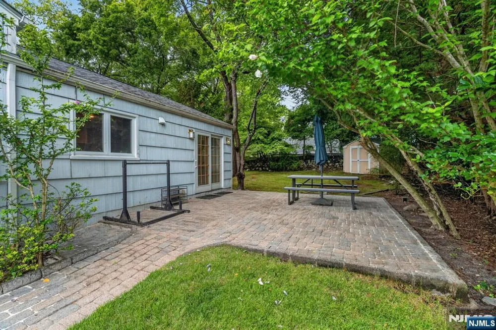 11 Lockwood Lane Closter, NJ 07624