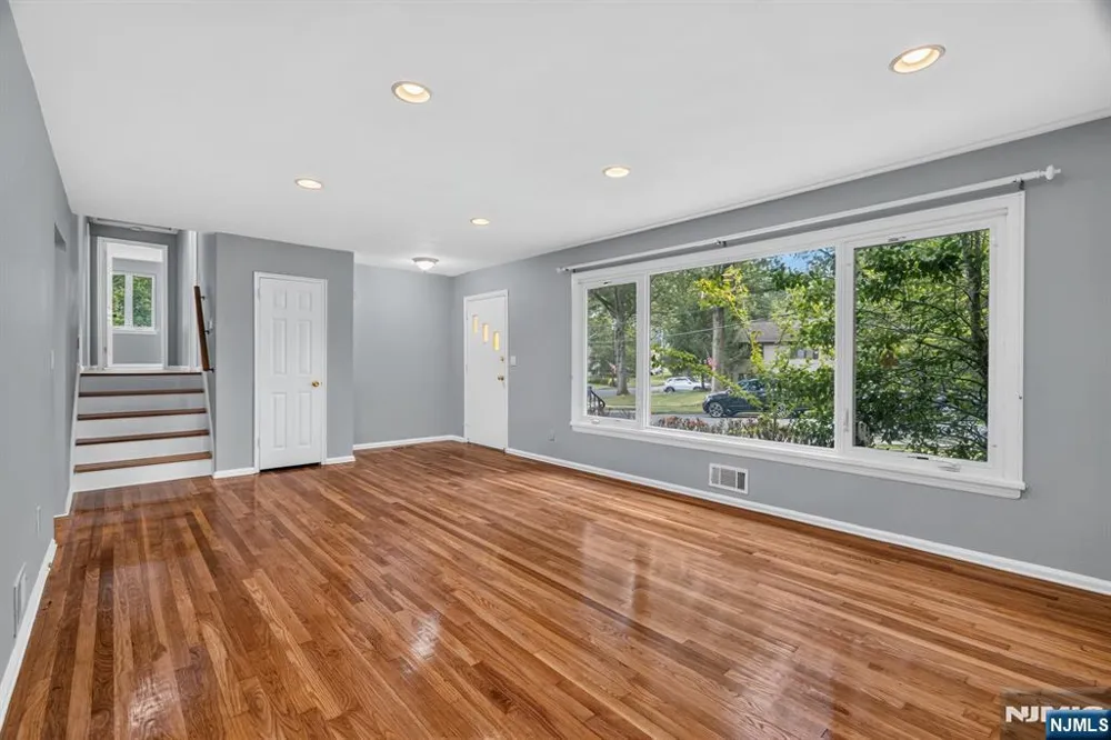 11 Lockwood Lane Closter, NJ 07624