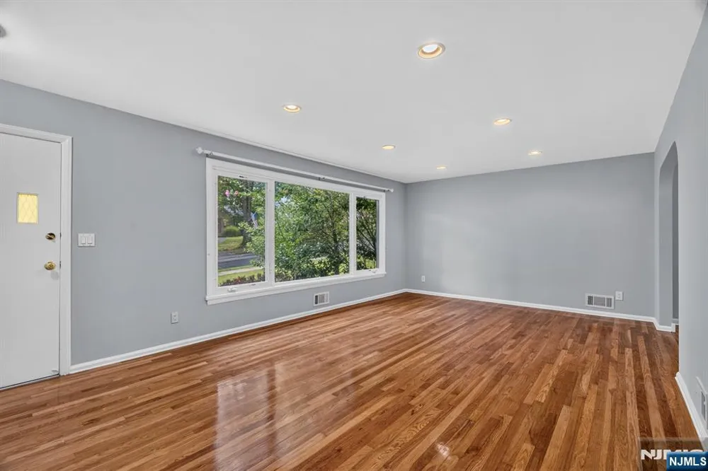 11 Lockwood Lane Closter, NJ 07624