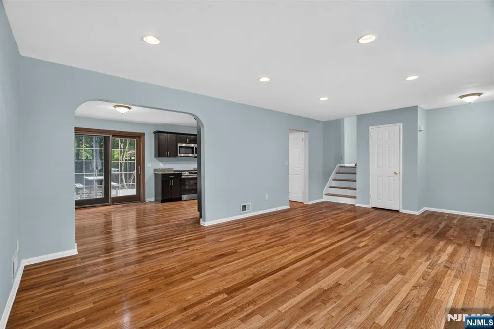 11 Lockwood Lane Closter, NJ 07624