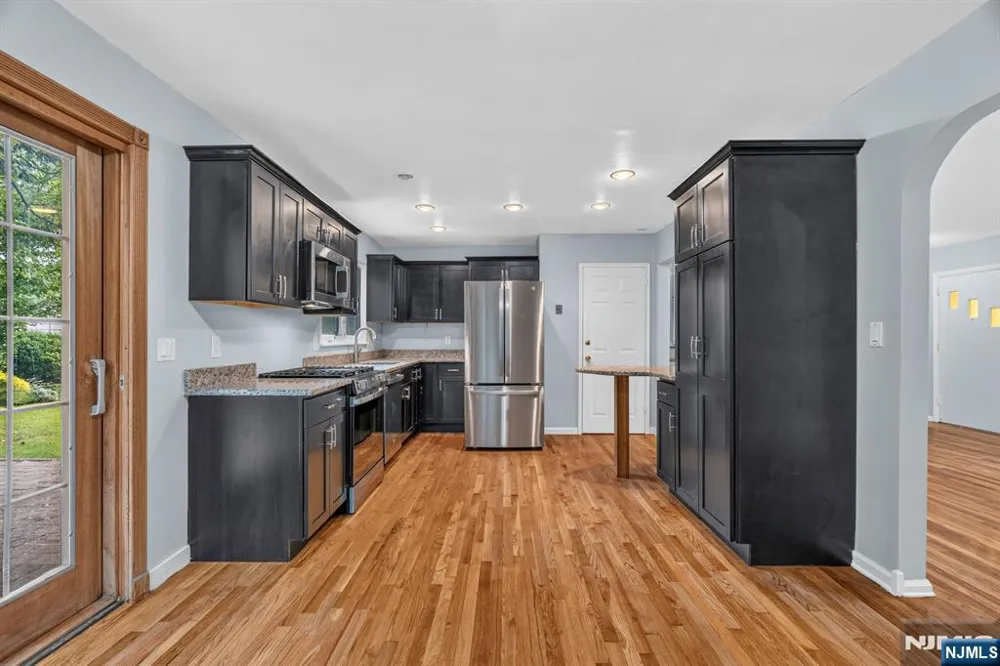 11 Lockwood Lane Closter, NJ 07624