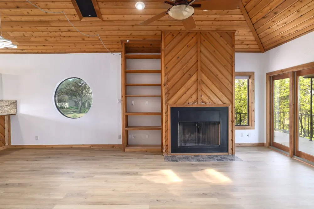313 Kendall Drive Spicewood, TX 78669