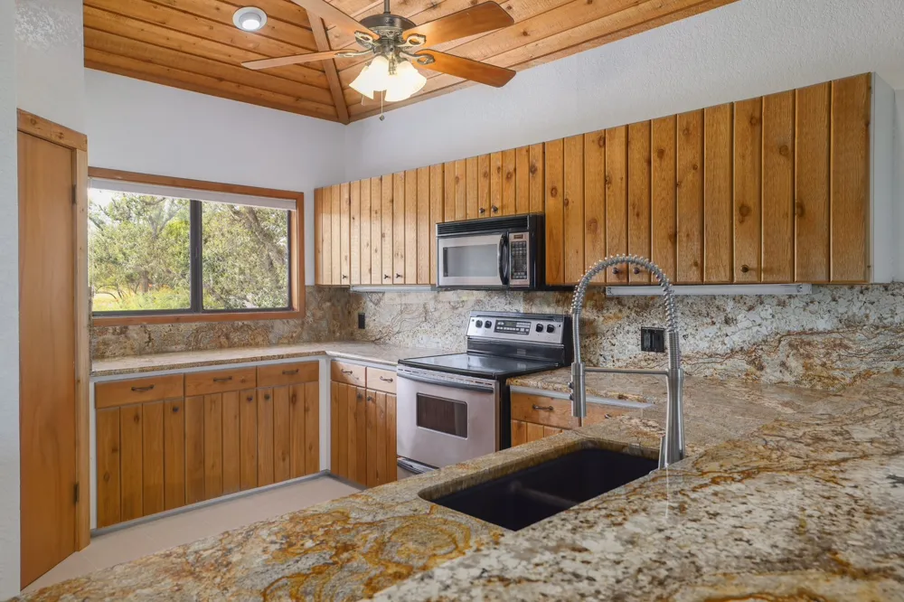 313 Kendall Drive Spicewood, TX 78669