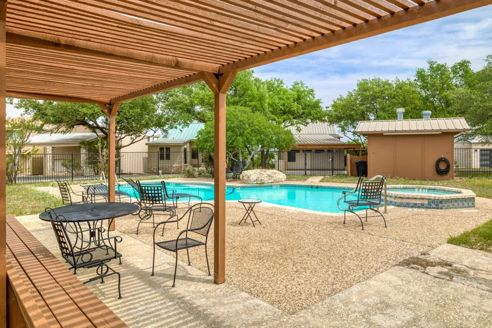 313 Kendall Drive Spicewood, TX 78669