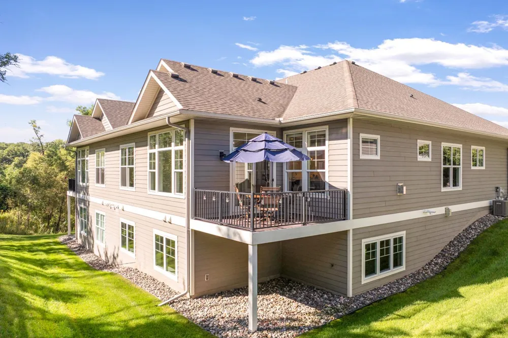 17787 Junelle Court Lakeville, MN 55044