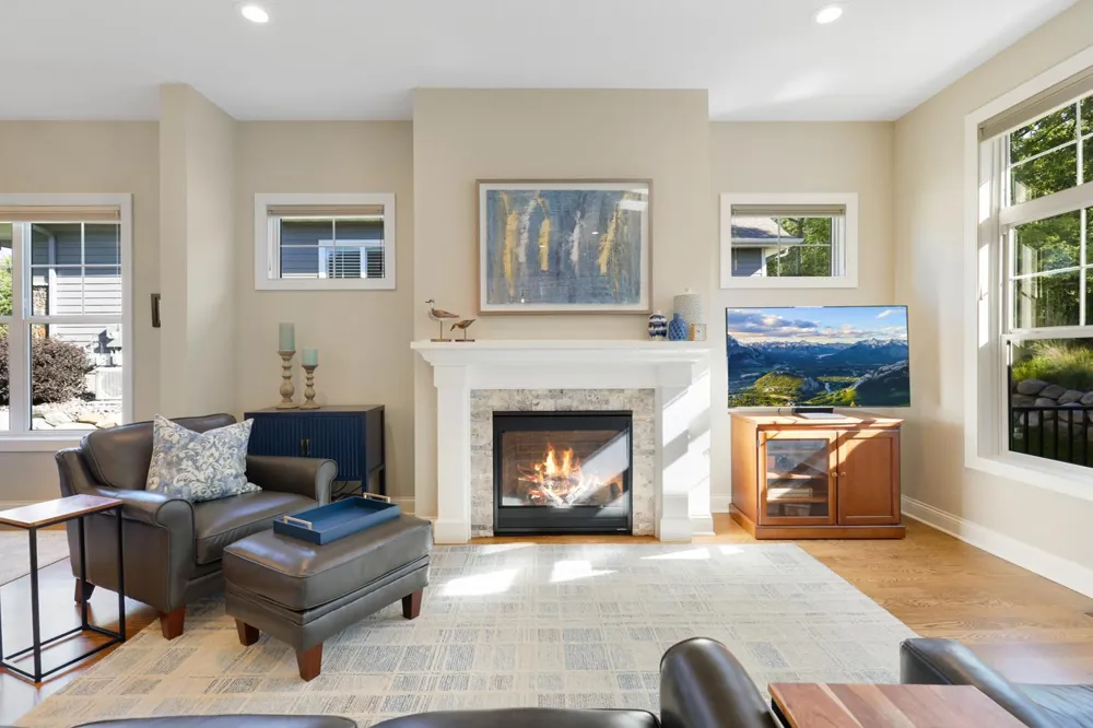 17787 Junelle Court Lakeville, MN 55044