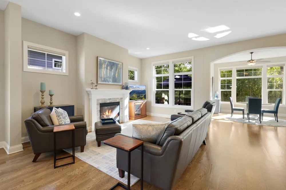 17787 Junelle Court Lakeville, MN 55044