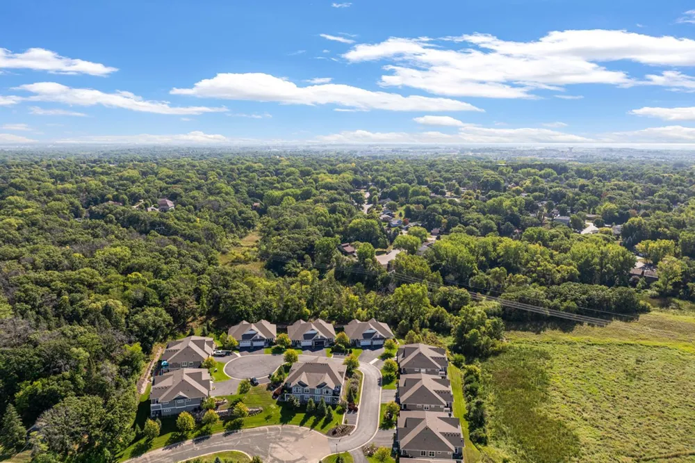 17787 Junelle Court Lakeville, MN 55044