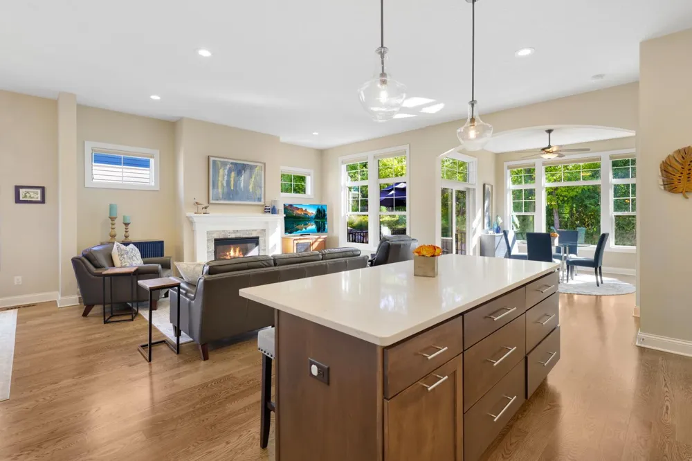 17787 Junelle Court Lakeville, MN 55044