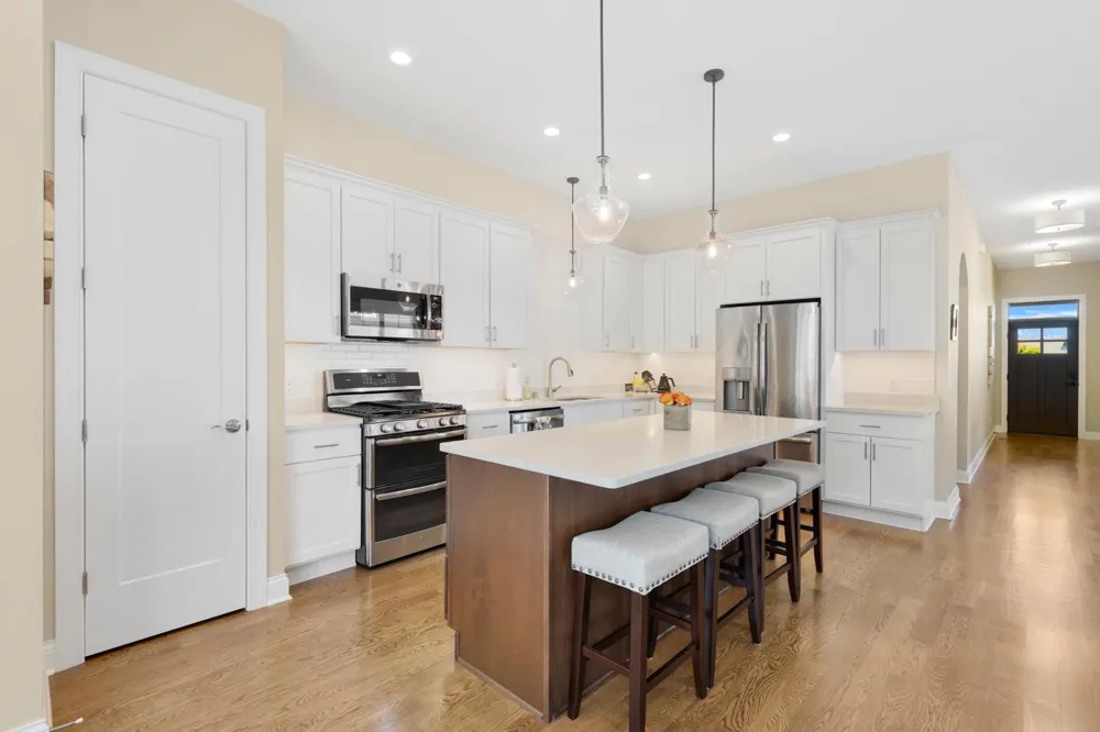 17787 Junelle Court Lakeville, MN 55044