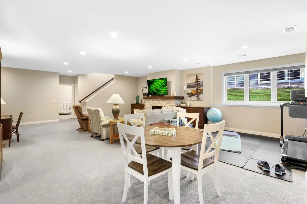 17787 Junelle Court Lakeville, MN 55044