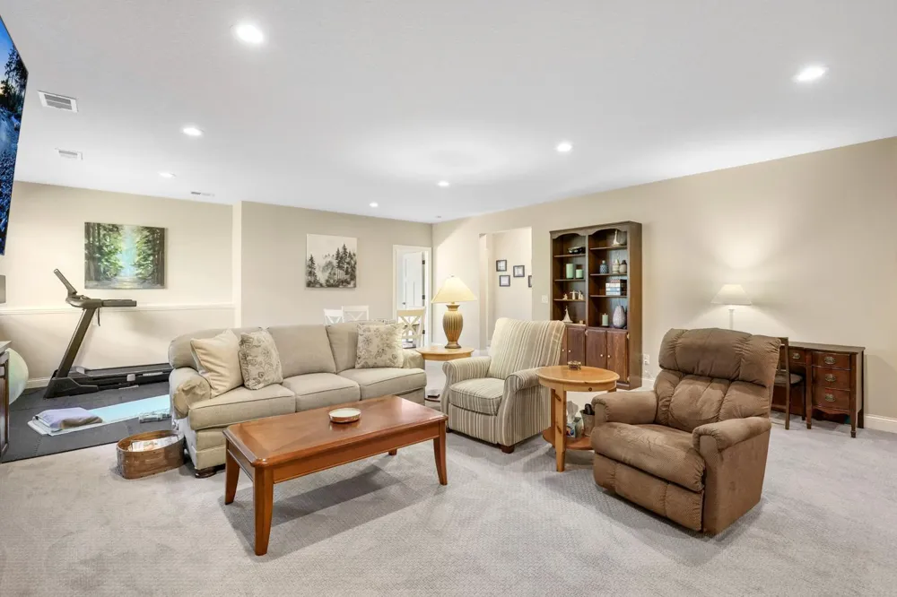 17787 Junelle Court Lakeville, MN 55044