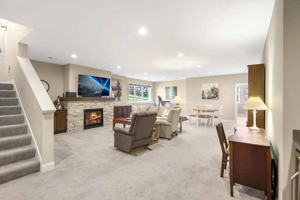 17787 Junelle Court Lakeville, MN 55044