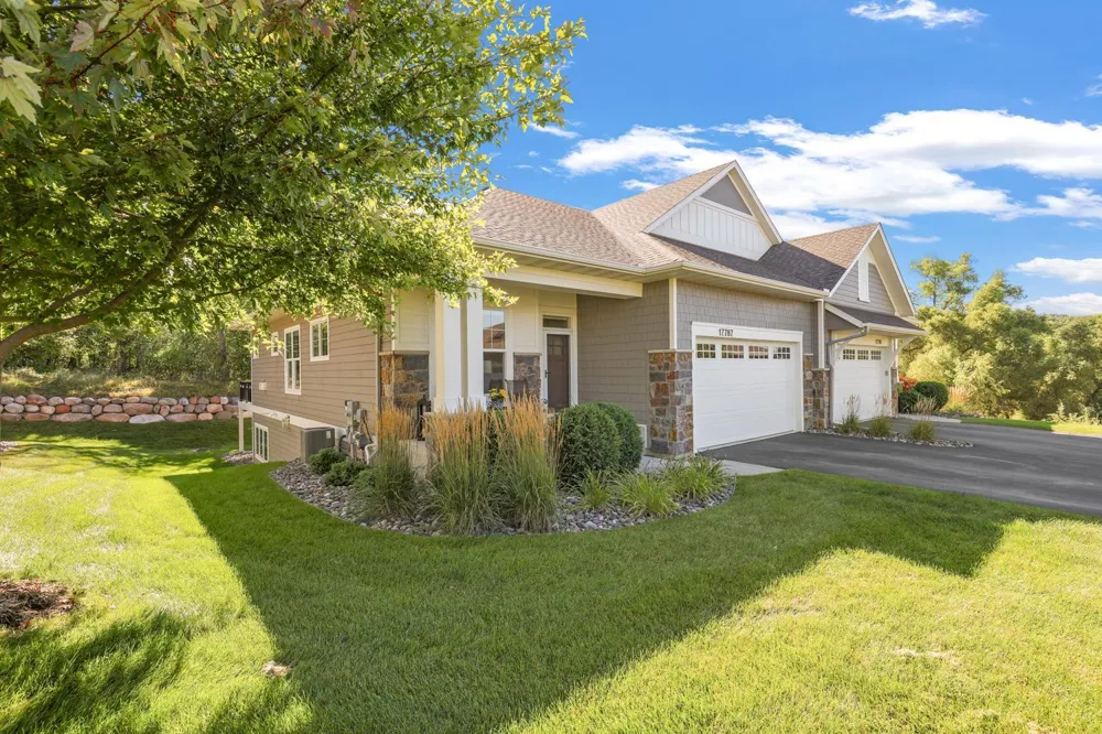 17787 Junelle Court Lakeville, MN 55044
