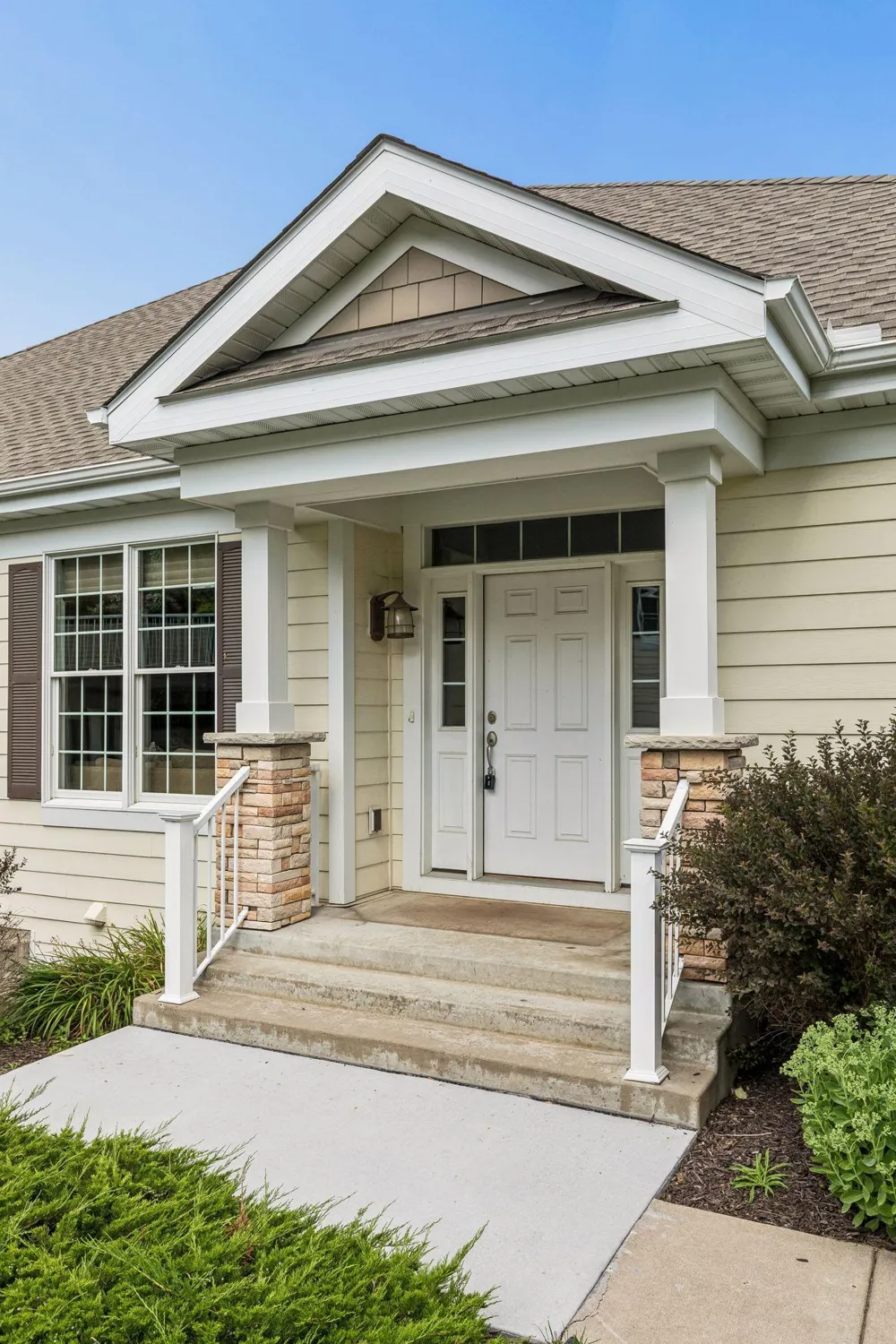 1452 Steeplechase Lane Eagan, MN 55122