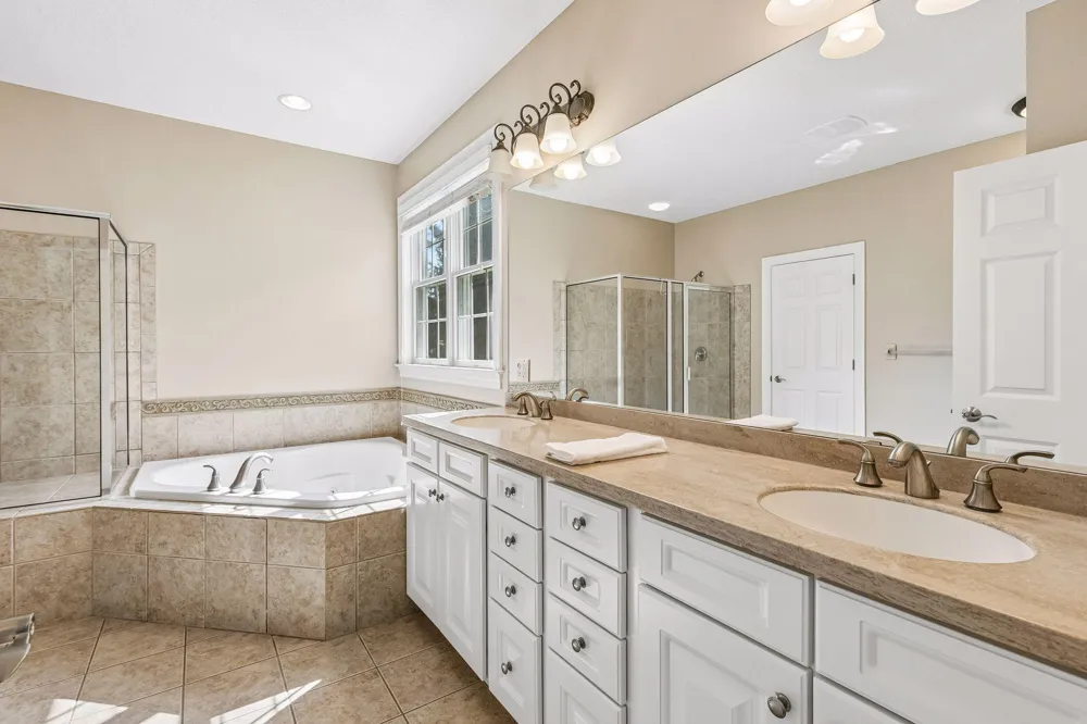 1452 Steeplechase Lane Eagan, MN 55122