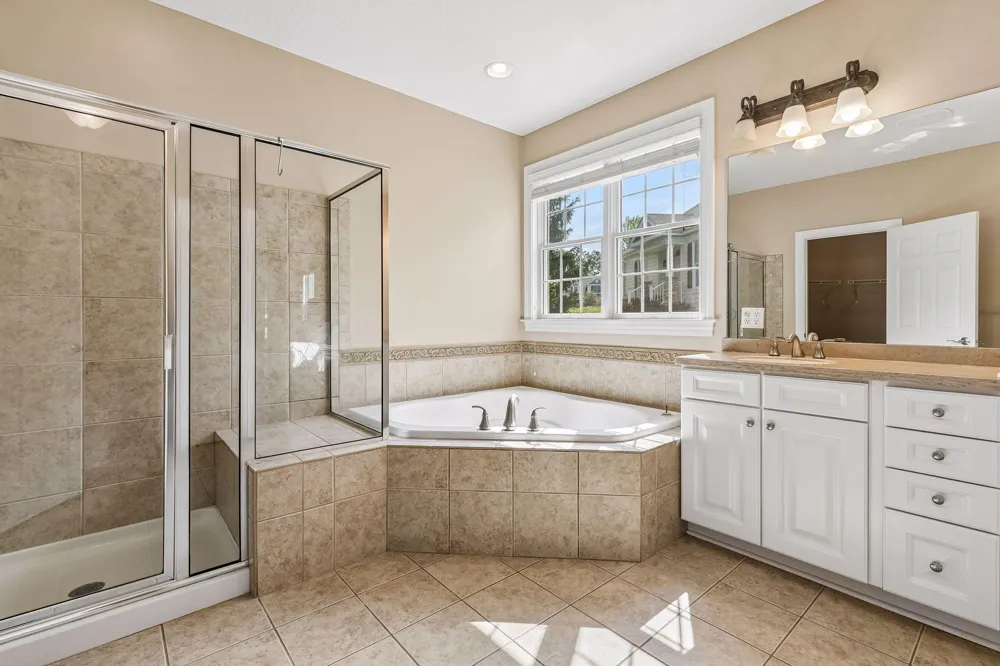 1452 Steeplechase Lane Eagan, MN 55122