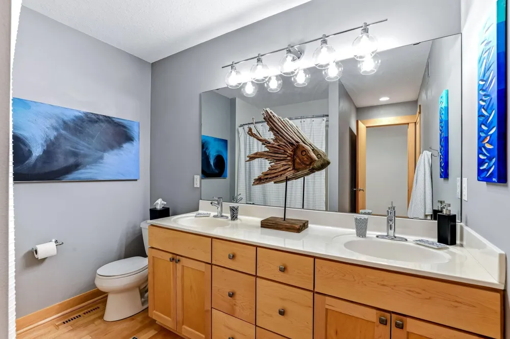 4939 Whispering Way Eagan, MN 55122