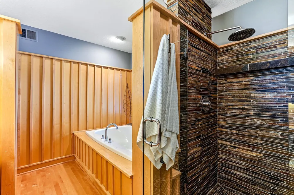 4939 Whispering Way Eagan, MN 55122