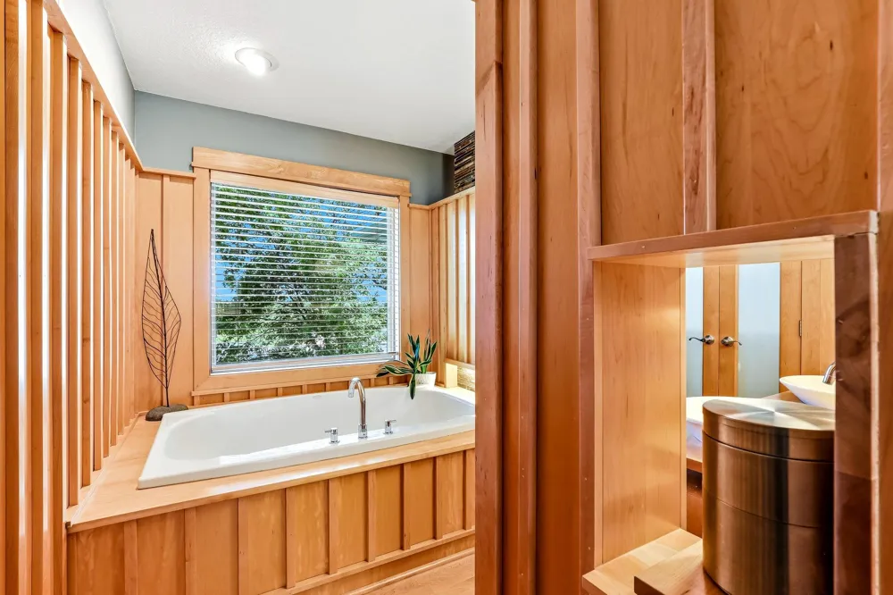 4939 Whispering Way Eagan, MN 55122