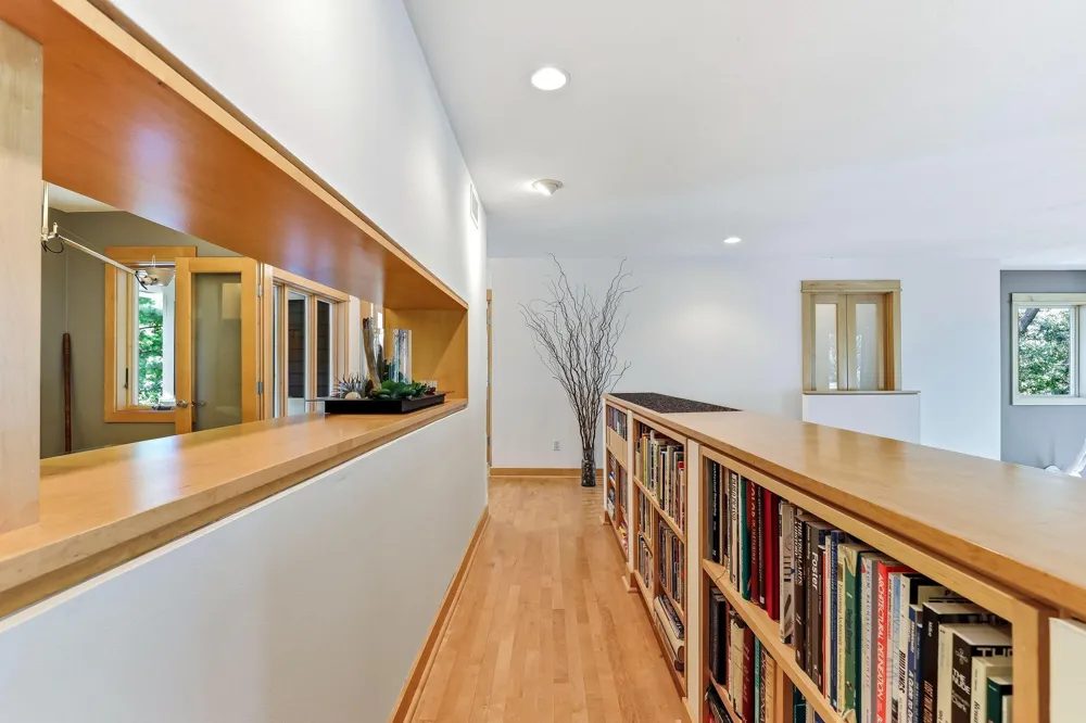 4939 Whispering Way Eagan, MN 55122