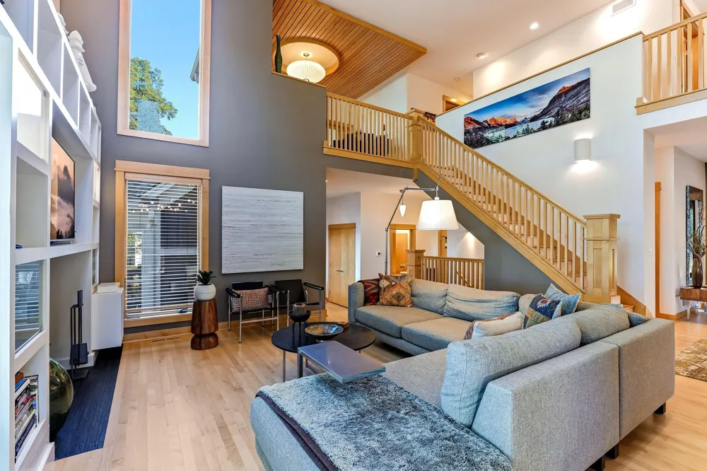 4939 Whispering Way Eagan, MN 55122