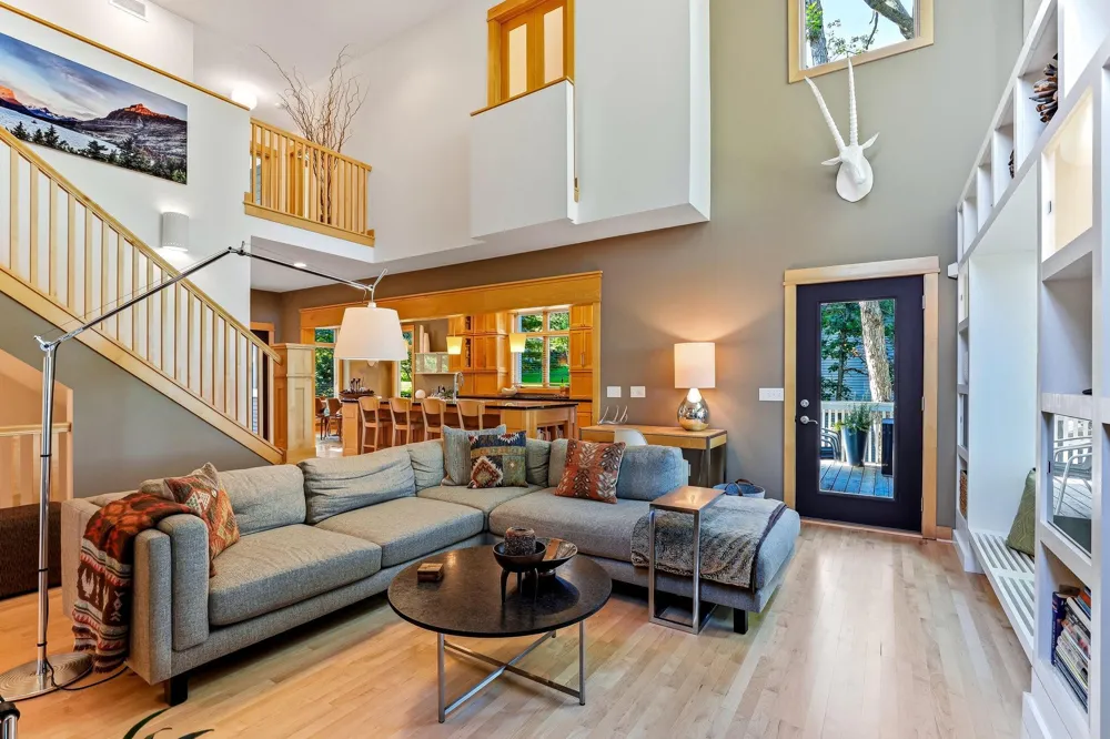 4939 Whispering Way Eagan, MN 55122