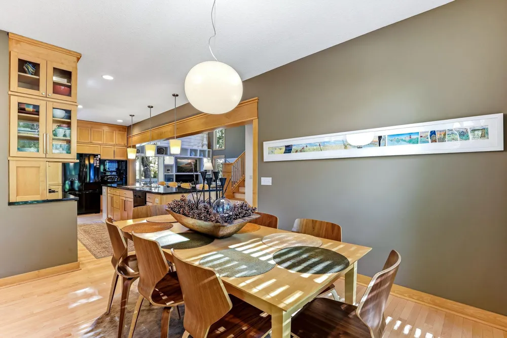 4939 Whispering Way Eagan, MN 55122
