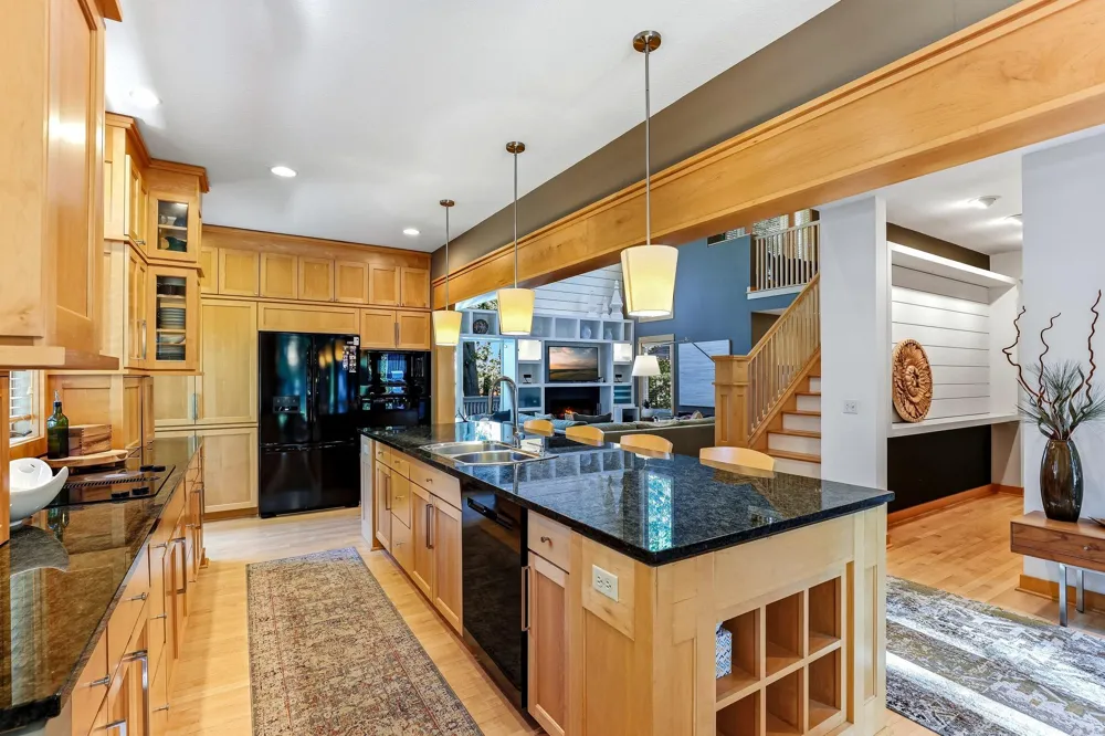 4939 Whispering Way Eagan, MN 55122