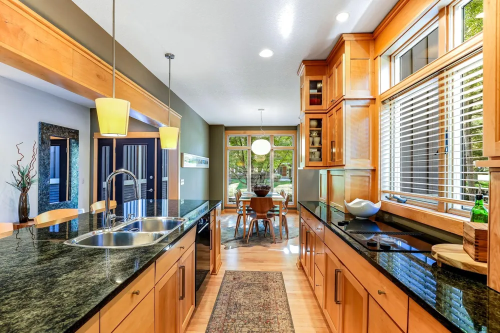 4939 Whispering Way Eagan, MN 55122