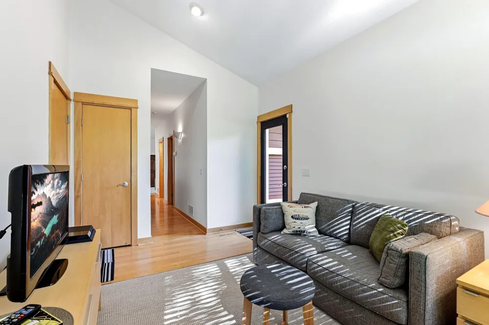 4939 Whispering Way Eagan, MN 55122