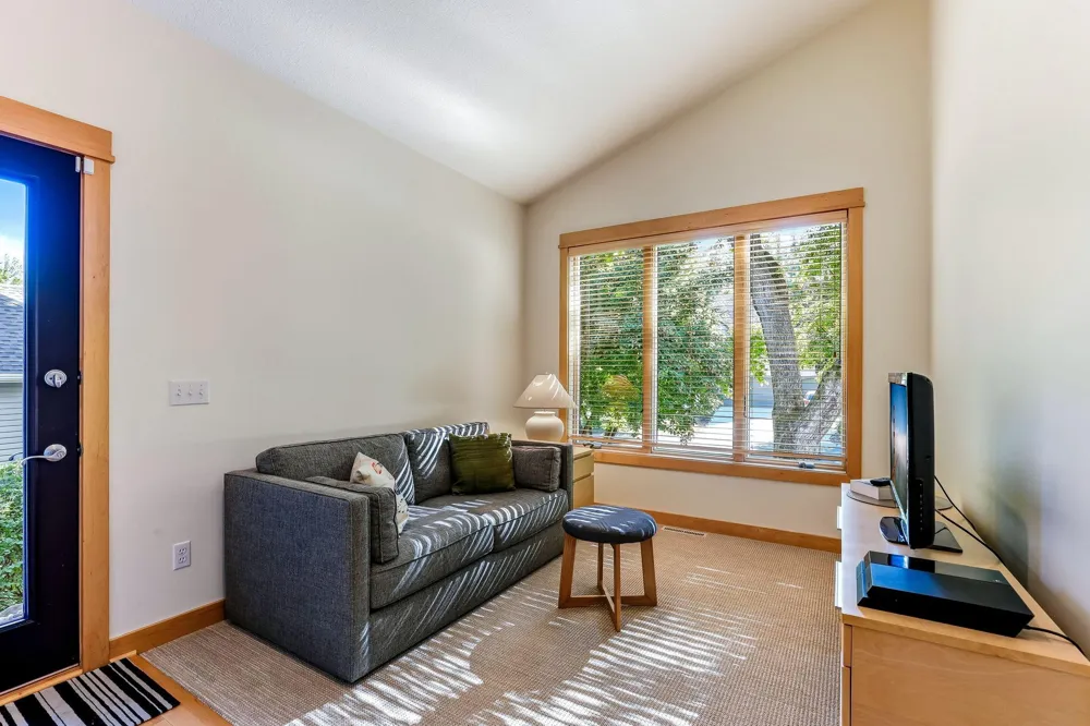 4939 Whispering Way Eagan, MN 55122