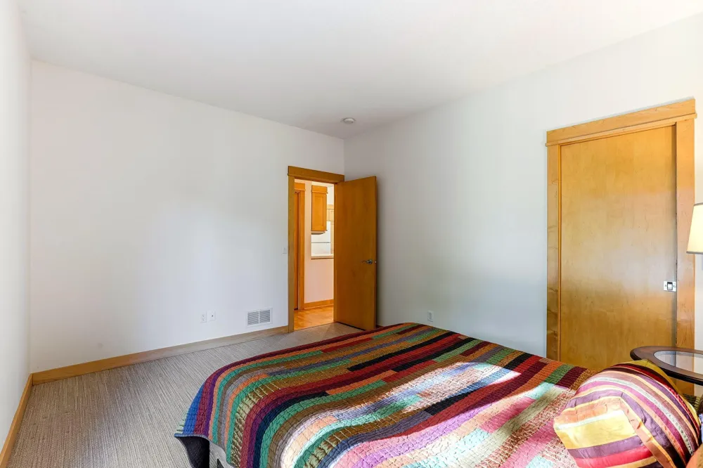 4939 Whispering Way Eagan, MN 55122