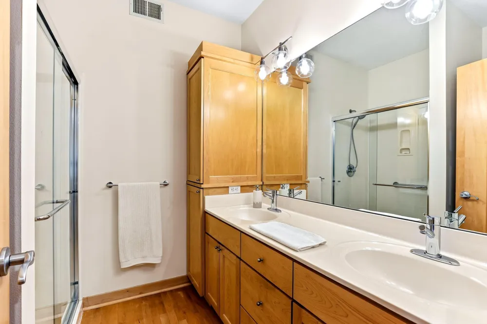4939 Whispering Way Eagan, MN 55122
