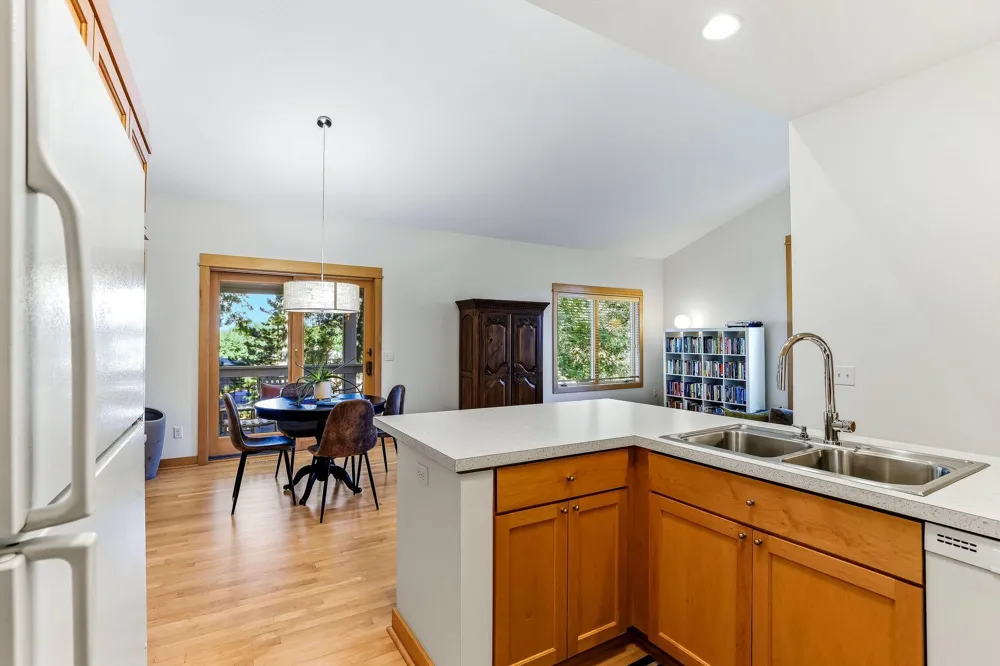 4939 Whispering Way Eagan, MN 55122
