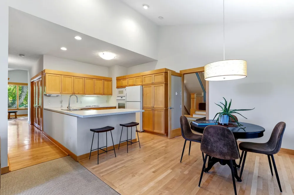 4939 Whispering Way Eagan, MN 55122